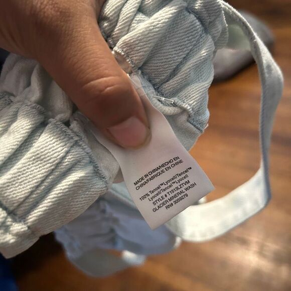 New Weekend Los Angeles Top - Picture 5 of 5